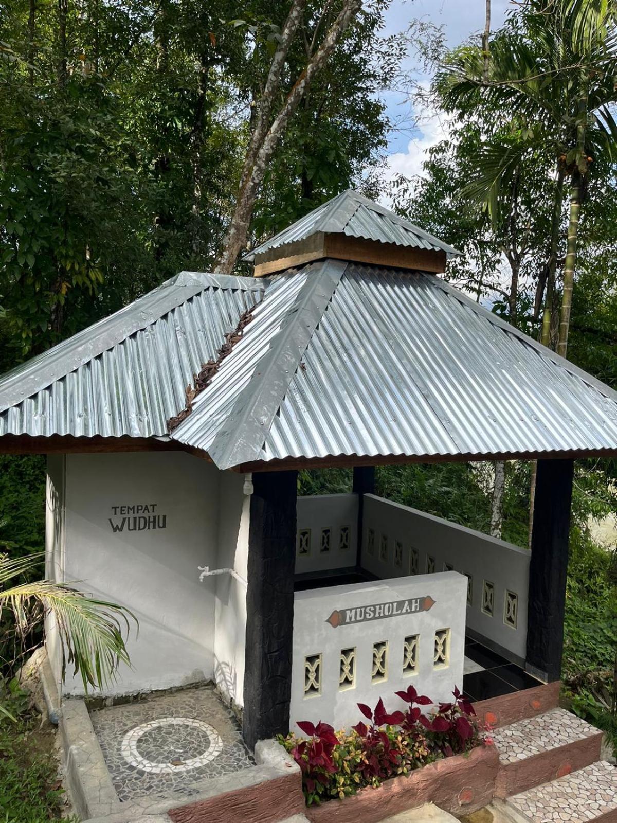 Asim Paris Guesthouse & Jungle Trekking Bukit Lawang Exterior foto
