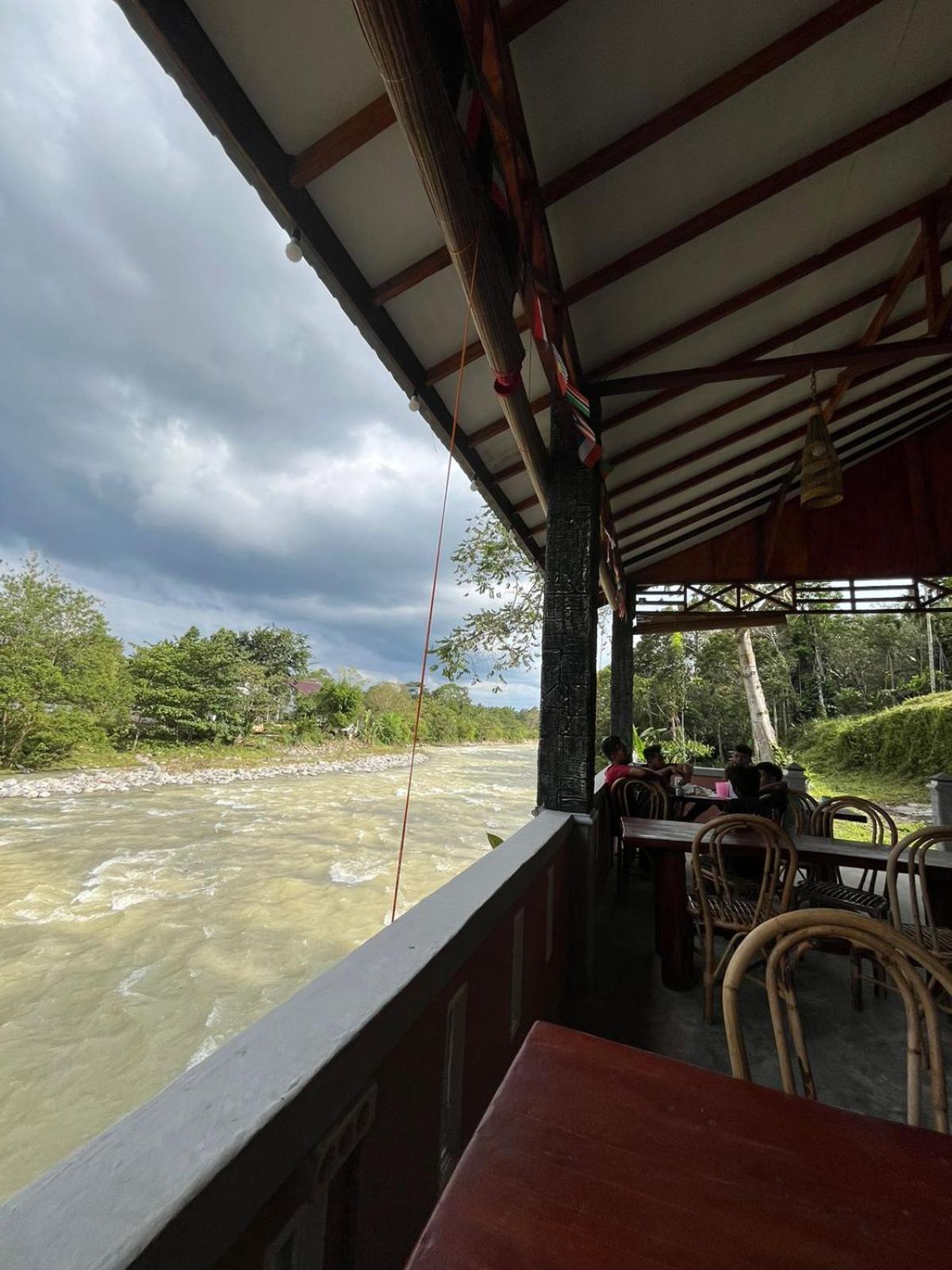 Asim Paris Guesthouse & Jungle Trekking Bukit Lawang Exterior foto