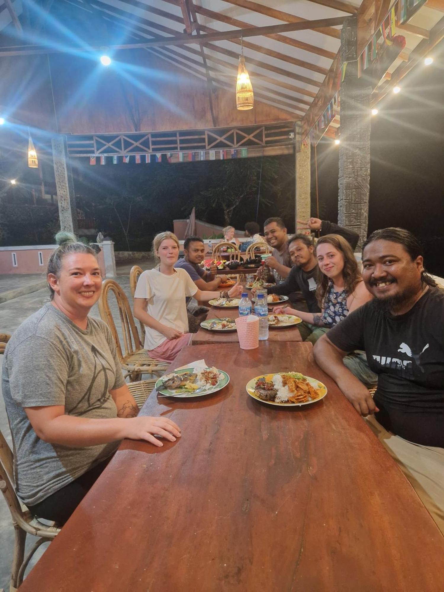 Asim Paris Guesthouse & Jungle Trekking Bukit Lawang Exterior foto
