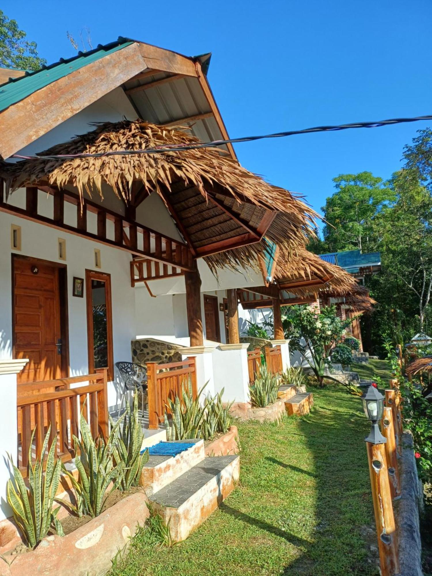 Asim Paris Guesthouse & Jungle Trekking Bukit Lawang Exterior foto